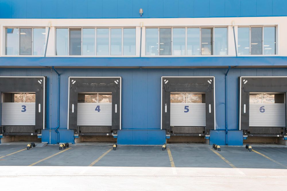Logistic center concept with storage units